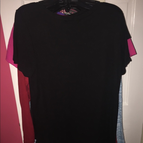 Black v-neck tee - Picture 5 of 7